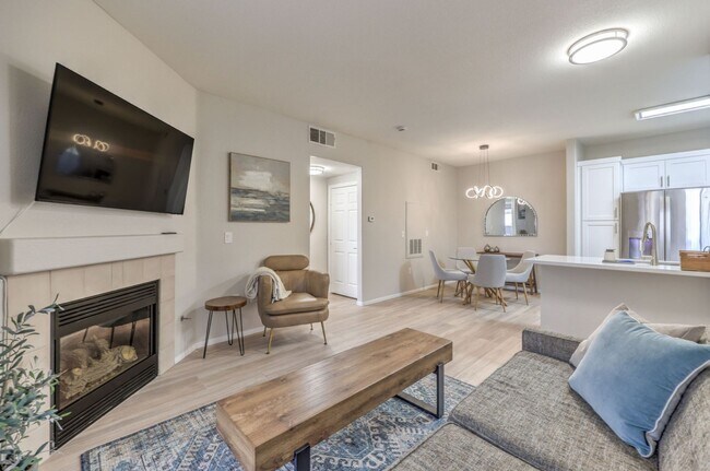 Building Photo - fully furnished, 1 bed, 1 bath condo in gated community