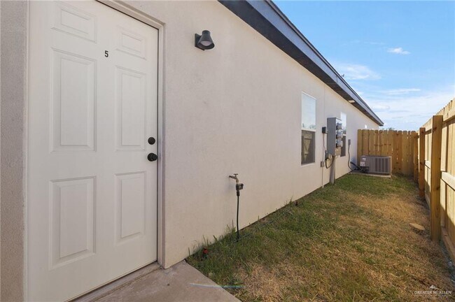Building Photo - 4305 Heron Ave