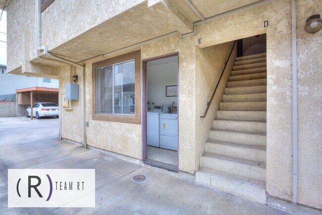 Building Photo - A Charming Condominium in a Quiet and Desi...