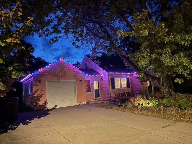 Building Photo - 4760 Dominick Dr