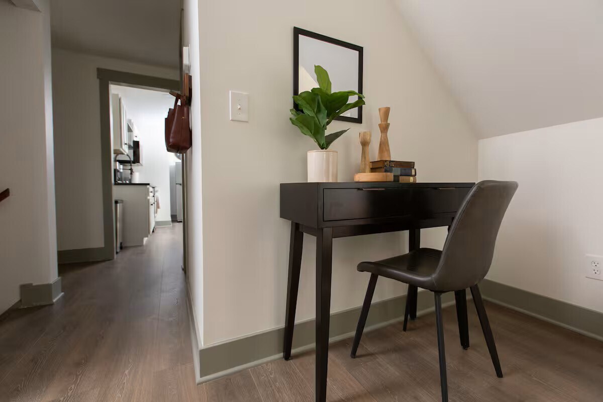 Office nook - 18115 Nottingham Rd