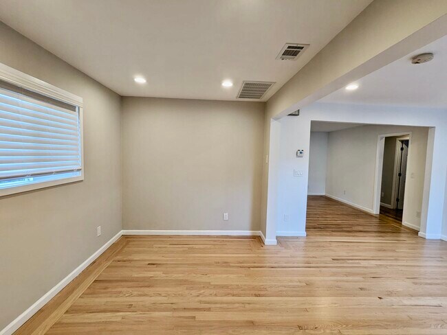 Dining Room - 5029 Barrett Ave