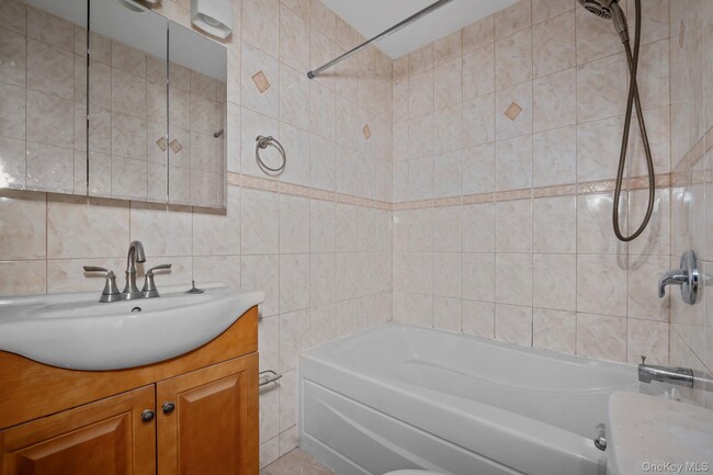 Building Photo - 58-44 Fresh Pond Rd