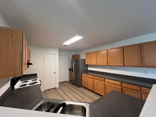 Building Photo - 821 New Bridge Dr