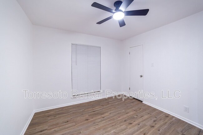 Building Photo - 309 Royal Dr