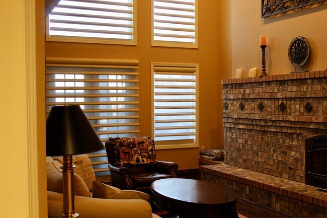 Building Photo - 2 bedroom Golf course Condo