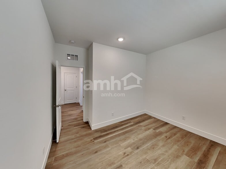 Building Photo - 9118 Fiesta Impatiens Ct