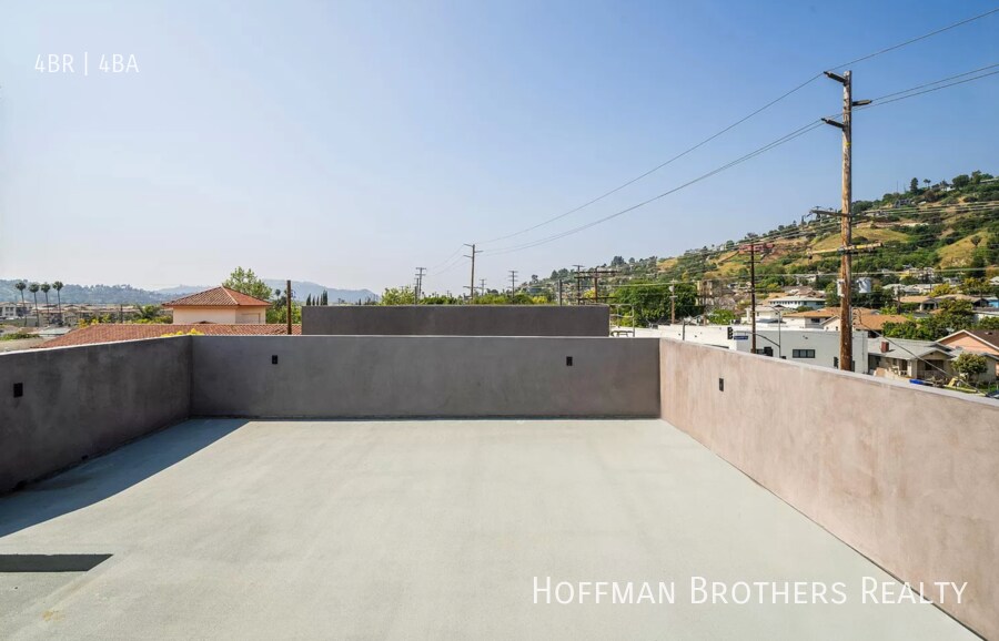 Building Photo - 2683 Roseview Ave