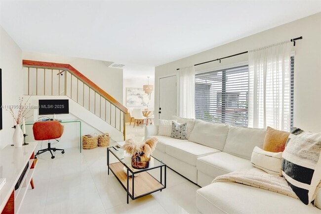 Building Photo - 4724 SW 67th Ave