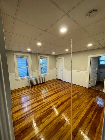 Building Photo - 517 Cottage St