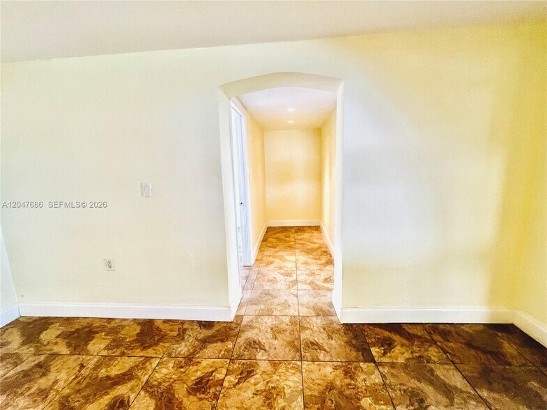 Building Photo - 410 Pinecrest Dr