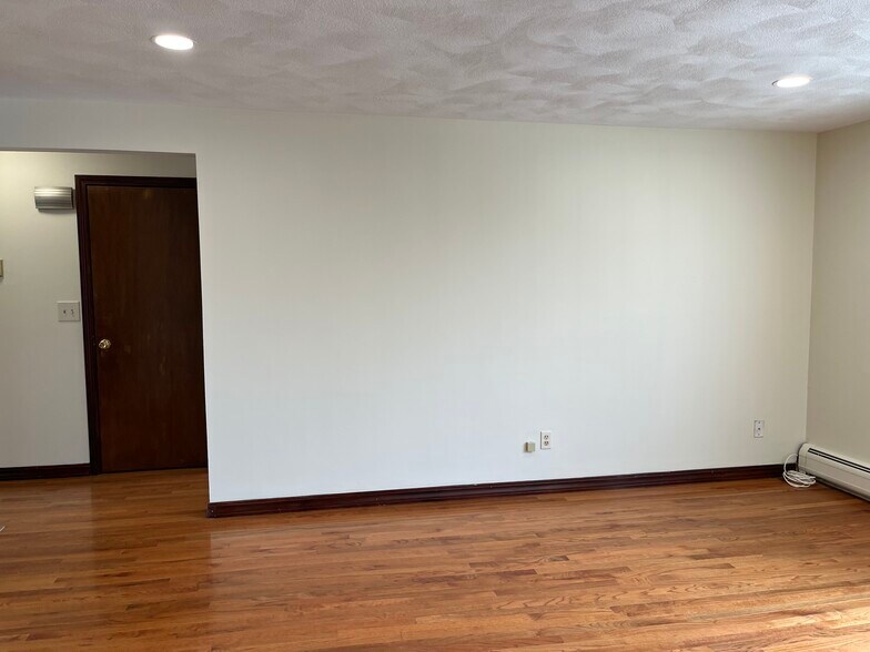 Building Photo - 77 Star St