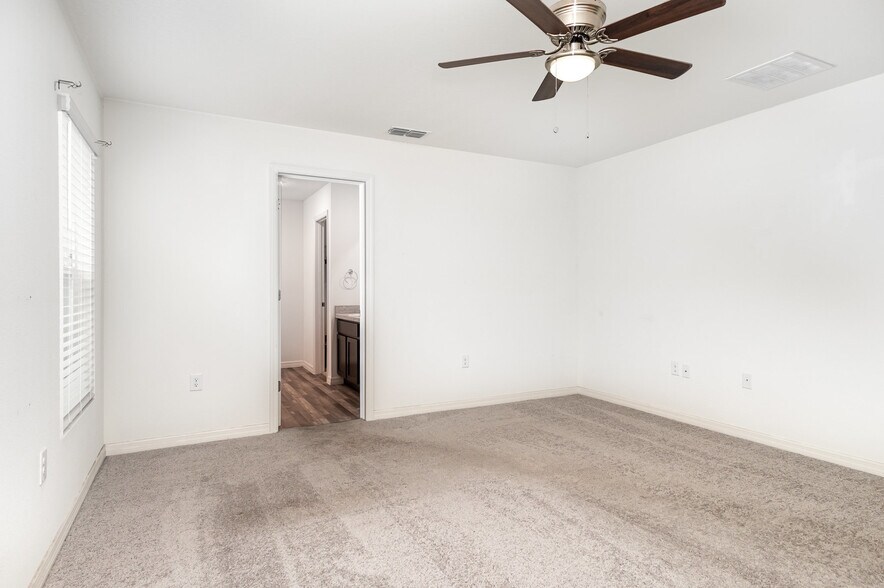 Building Photo - 139 Violet Ct