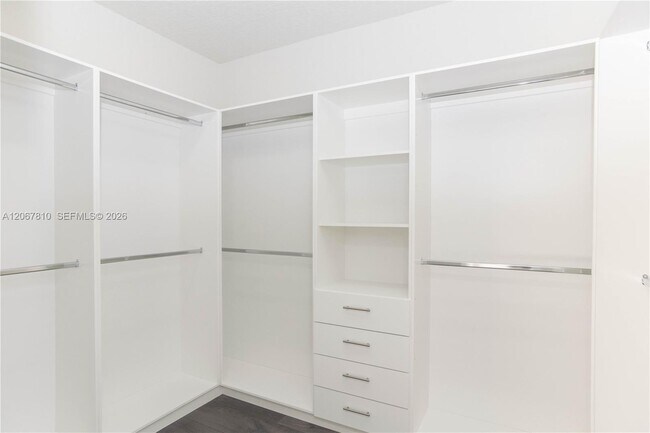 Building Photo - 3799 Lancewood Dr