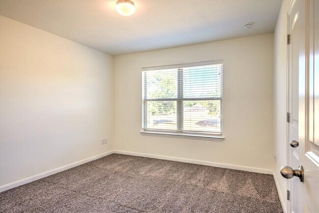 Building Photo - 2410 Great Oaks Dr