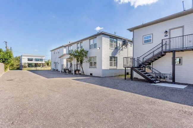 Building Photo - 215 Milby St
