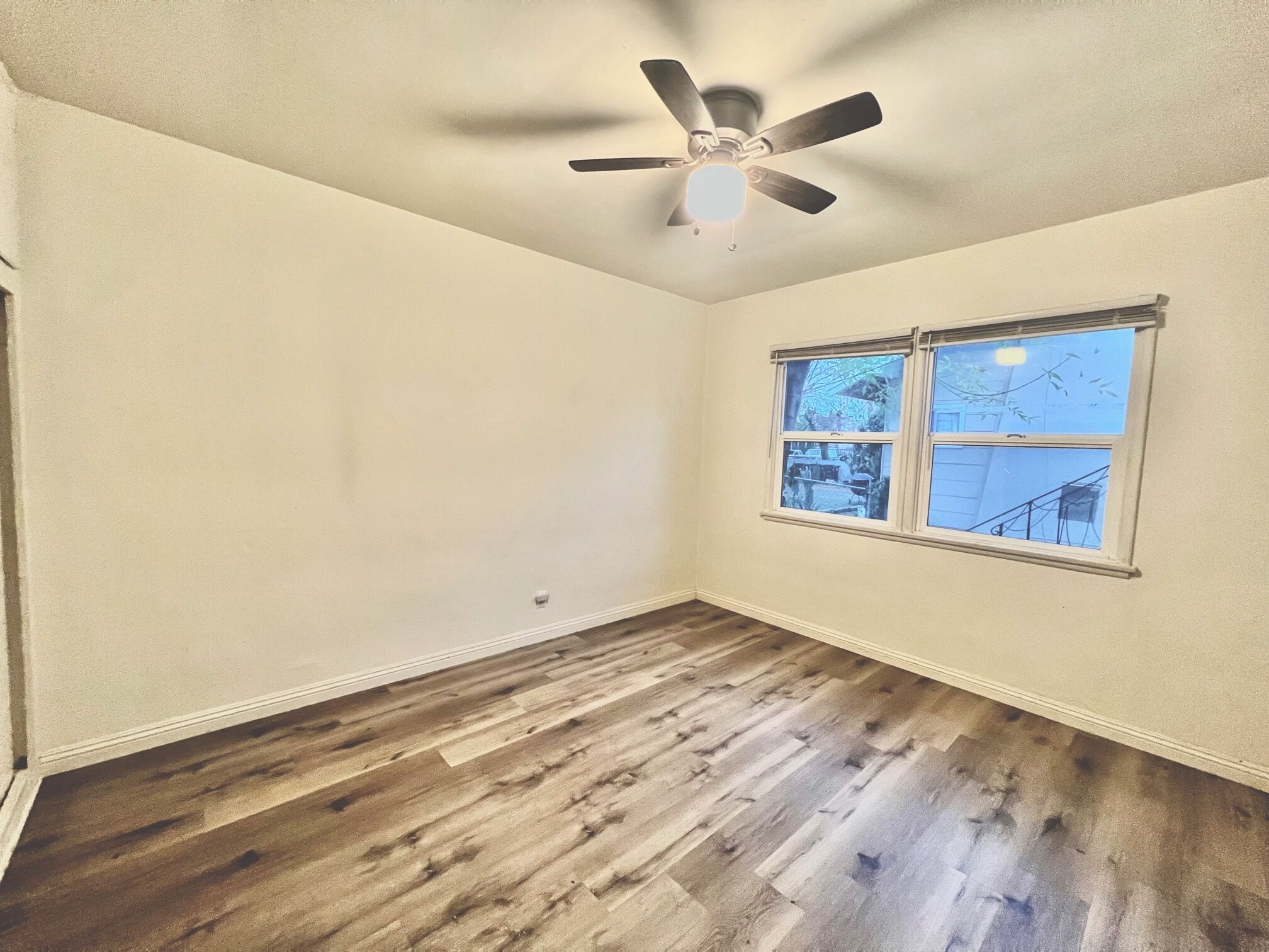 Building Photo - 14122 Delano St
