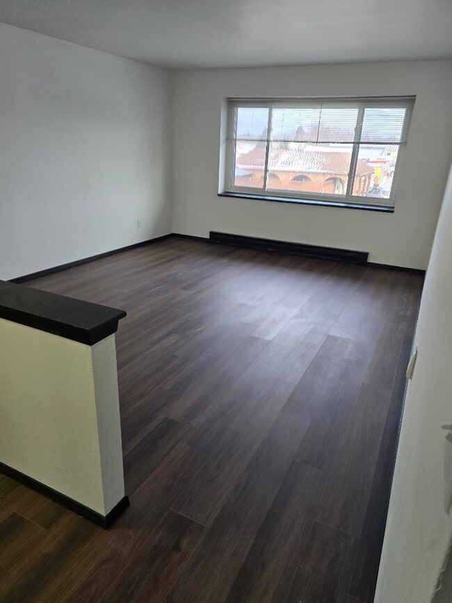 Building Photo - 1415 W Kamps Ave