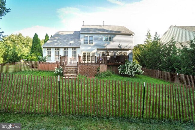 Building Photo - 6430 Bellevue Pl