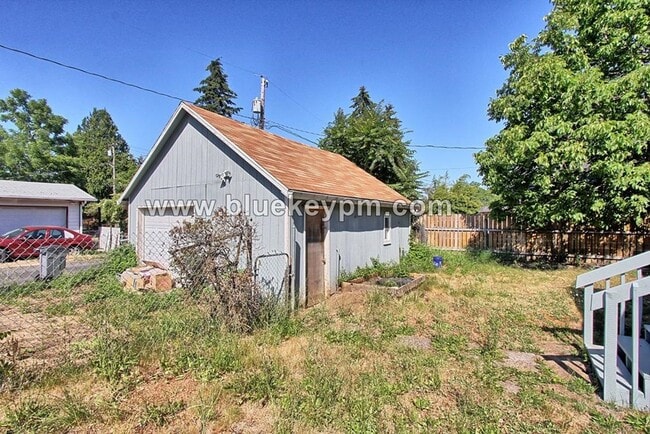 Building Photo - 3 bed, 1 bath Home w/ Easy Freeway Access Near Washington Elem School