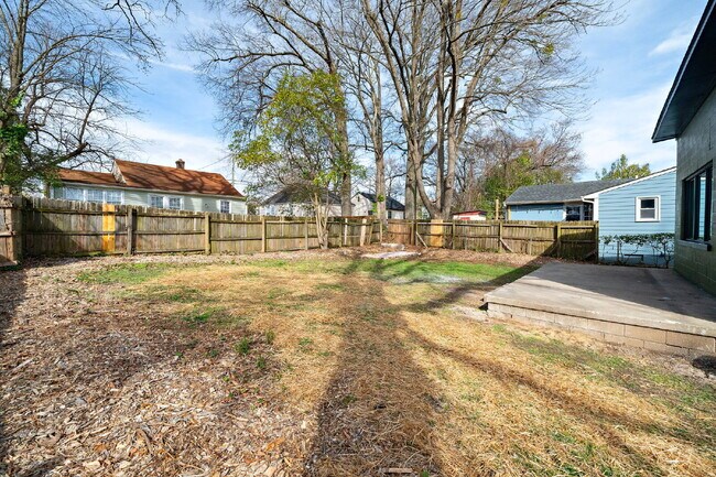 Building Photo - 210 Lincoln Ct