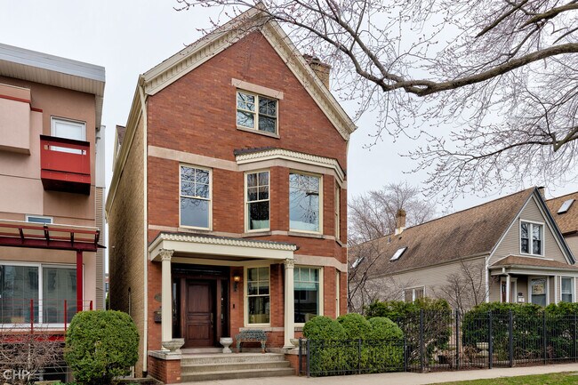 Building Photo - 2663 N Marshfield Ave