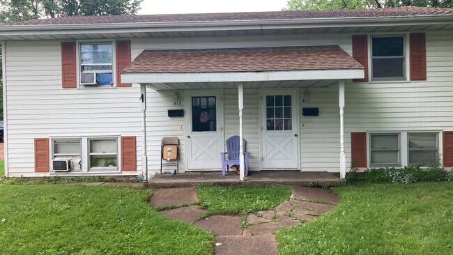 Building Photo - 811-813 W Adler Rd