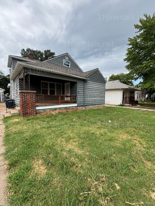 Building Photo - 503 N Summit St