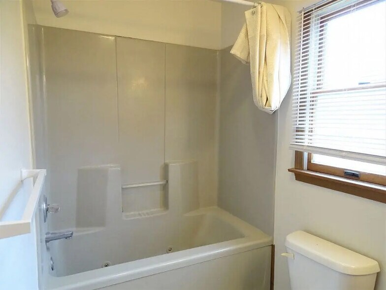 Building Photo - 219 N Market St