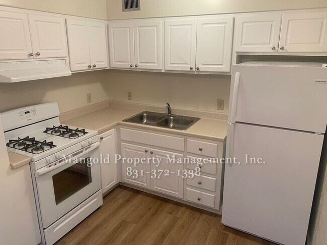 Building Photo - Spacious 1-Bed, 1-Bath Condo Located At Oc...
