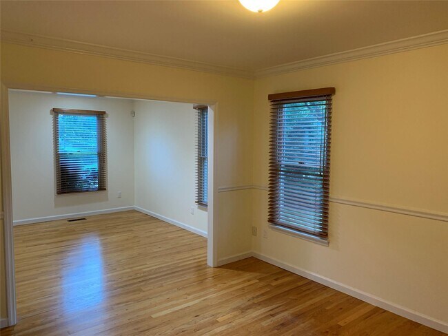Building Photo - 243 Boulevard