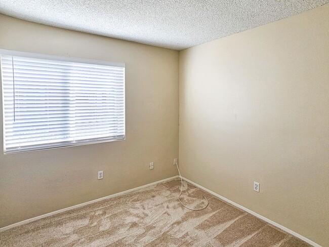 Building Photo - Chula Vista Twin Home