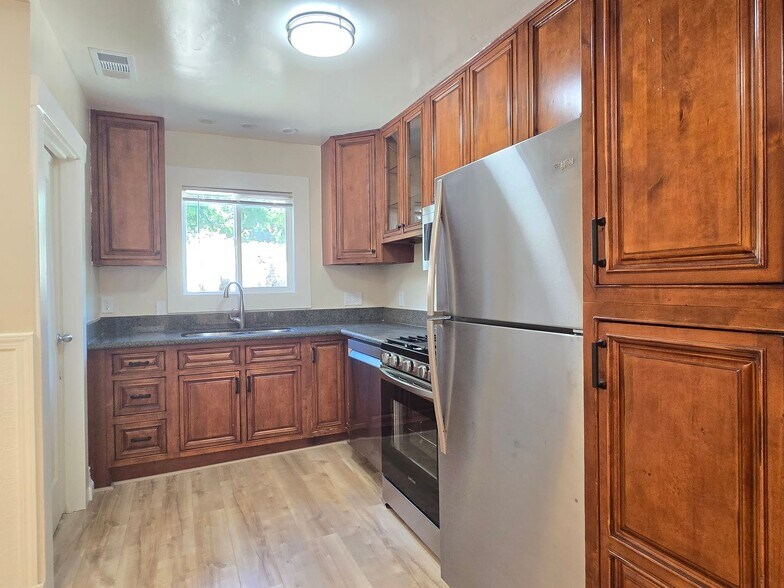 Building Photo - 450 S Shoreline Blvd