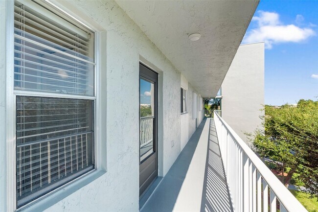 Building Photo - 2226 N Cypress Bend Dr