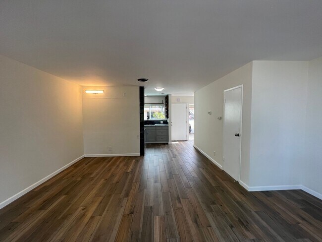 Building Photo - SHORECREST4112-4116