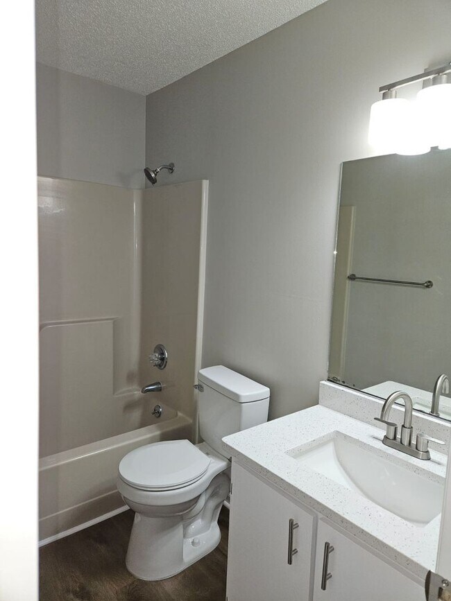 Building Photo - Three bedroom, two bath condo in High Point