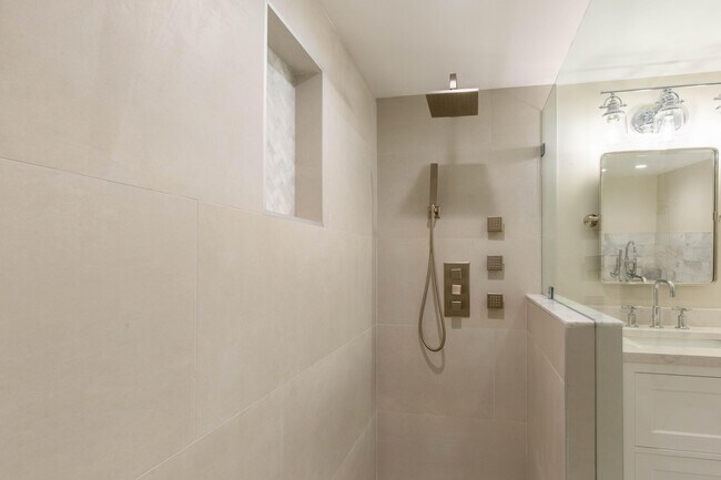 Building Photo - 13400 Polo Rd W