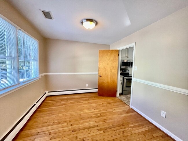 Building Photo - 818 S Park Dr