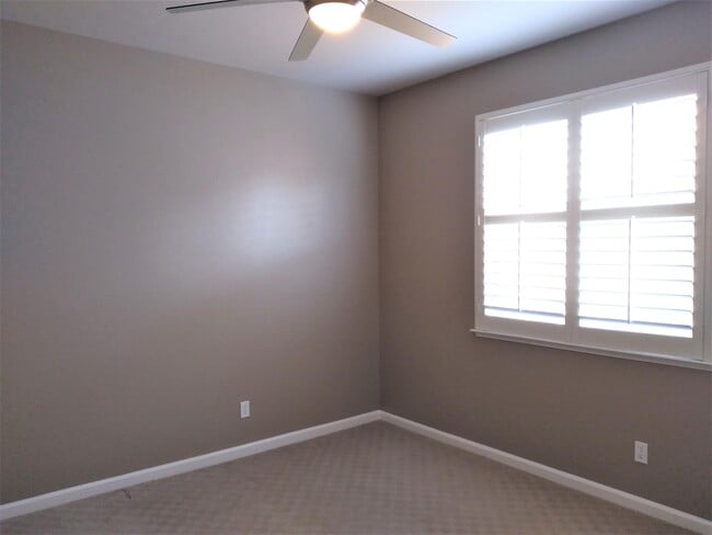 Building Photo - 553 W Fallbrook Ave