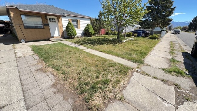 Building Photo - 4 Bed / 2.5 Bath Home in Kearns