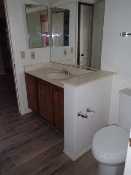 Building Photo - 2333 E Southern Ave