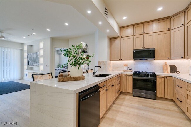 Building Photo - 32 E Serene Ave