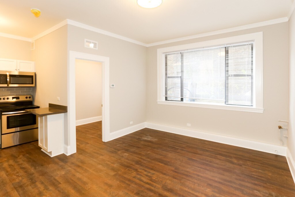 Building Photo - 817 W Lakeside Pl