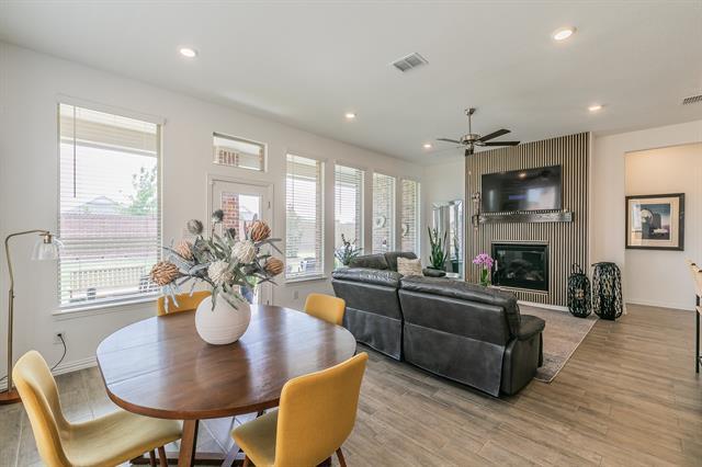 Building Photo - 2549 Birchcrest Dr
