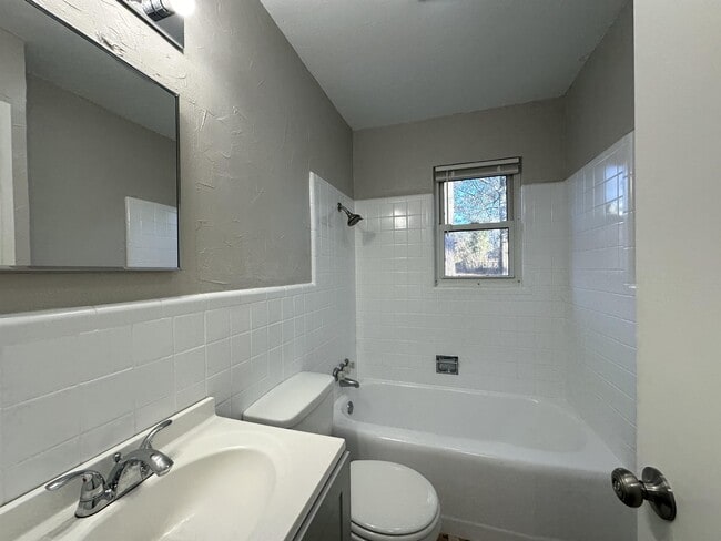 Building Photo - 3702 Sabine Ave