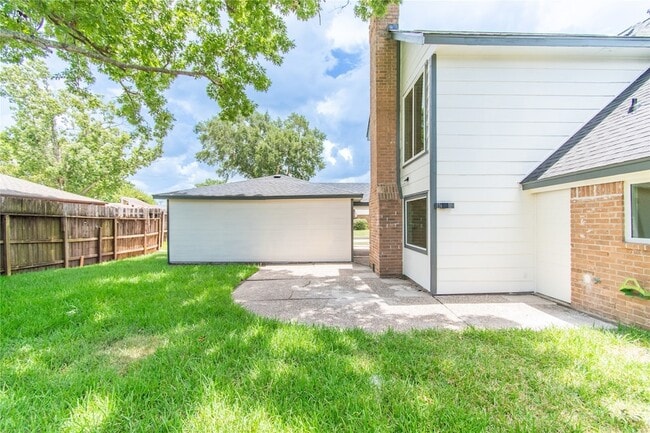 Building Photo - 15202 La Paloma Dr
