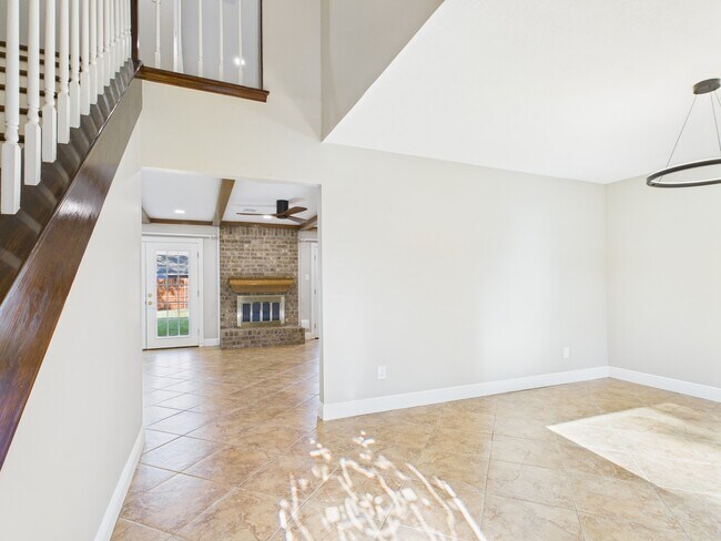 Building Photo - 3018 Highland Laurels Dr