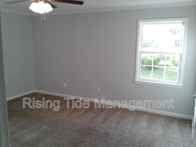 Building Photo - 1001 Christopher Dr