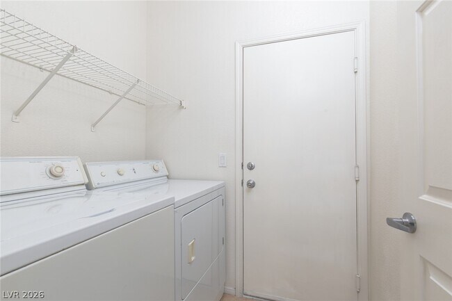 Building Photo - 787 Rise Canyon Dr