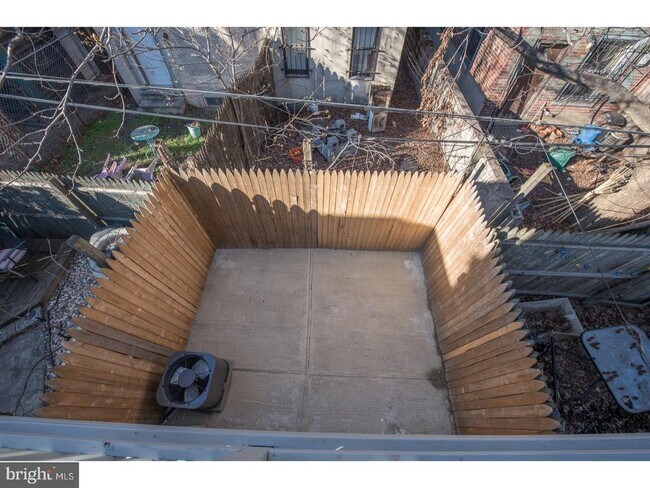 Building Photo - 437 Greenwich St